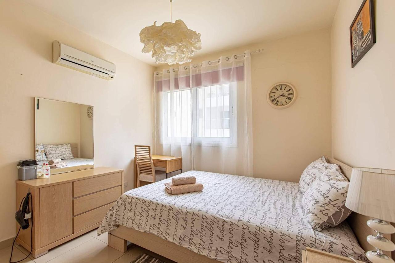 Lovely Bedroom In Shared Apartment Oroklini Voroklini Exterior foto