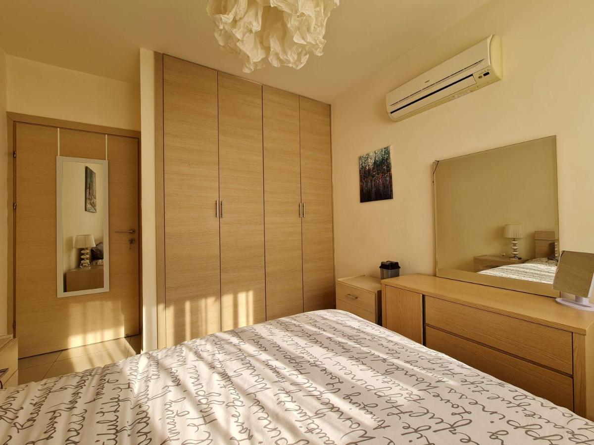 Lovely Bedroom In Shared Apartment Oroklini Voroklini Exterior foto