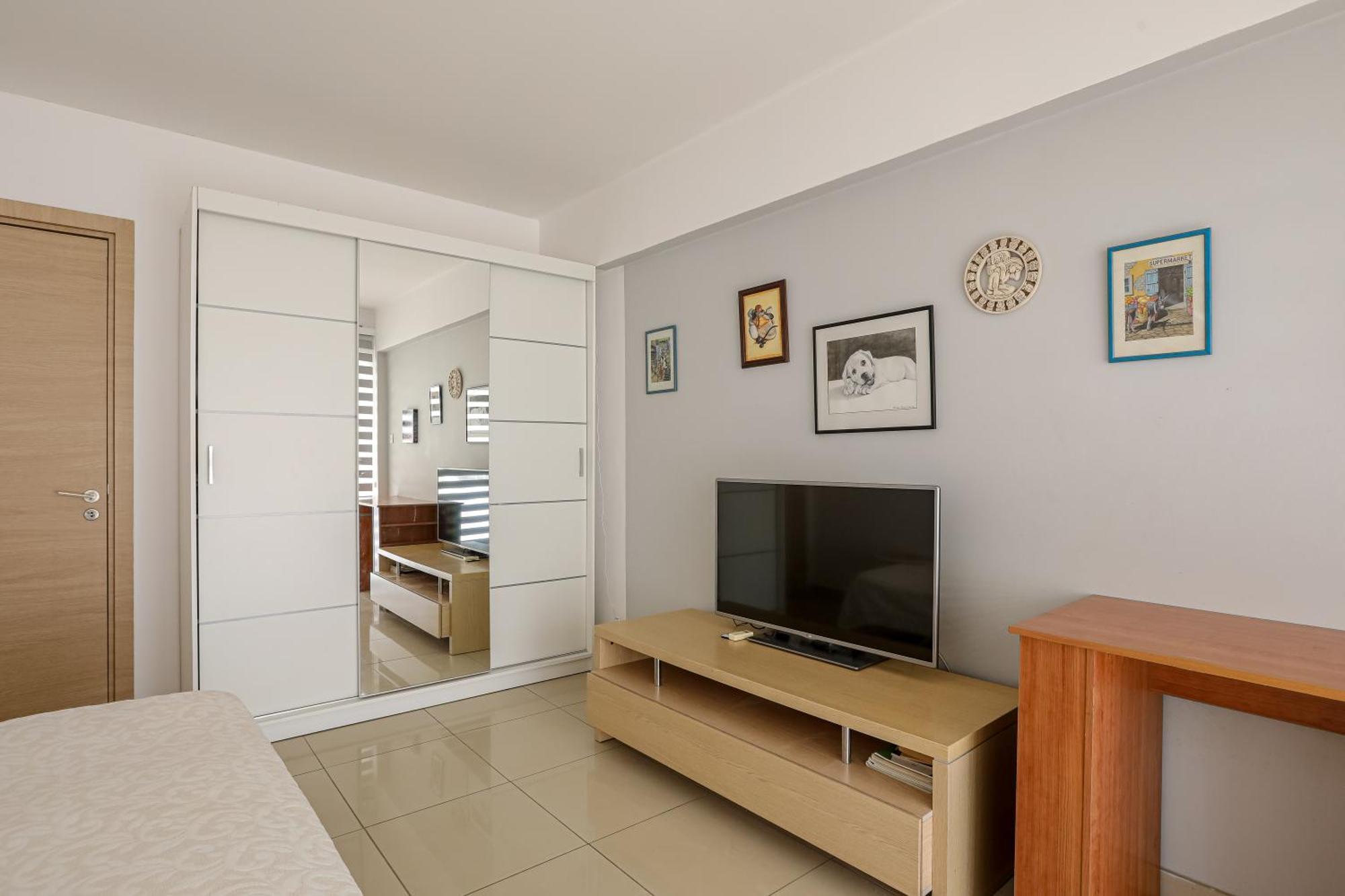 Lovely Bedroom In Shared Apartment Oroklini Voroklini Exterior foto